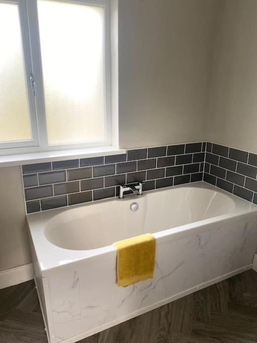 Fully Refurbished House Hébergement de vacances